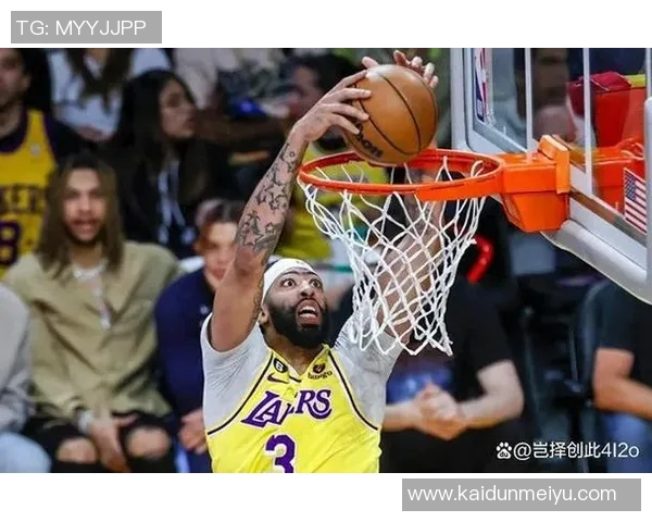 湖人对决掘金第四场戴维斯表现分析与比赛精彩瞬间回顾