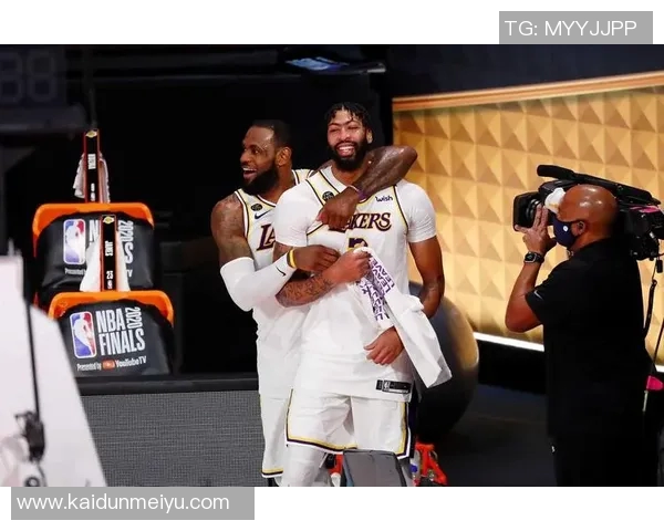 热火与湖人G6精彩对决直播回顾及赛后分析全程呈现