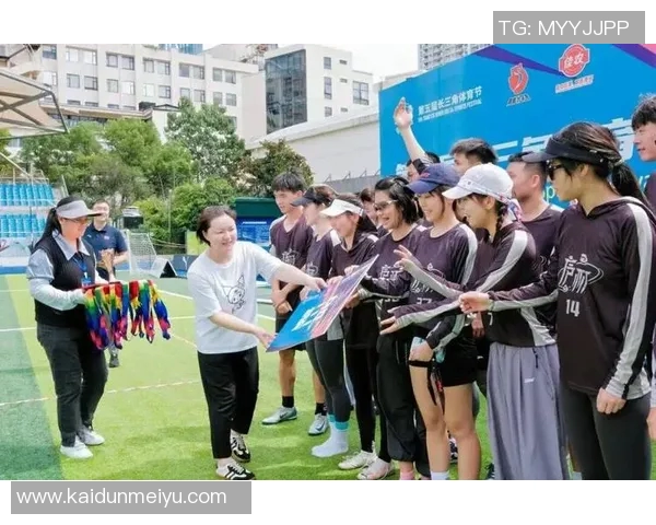 广州飞盘队团队协作引发热议球员间默契与争议的碰撞