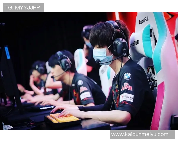 FPX战队崛起之路:探秘英雄联盟中的无畏力量与团队精神